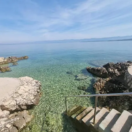 Modern Christian With Pool, Sauna, And Jacuzzi, 10 Min Walk From The Vila