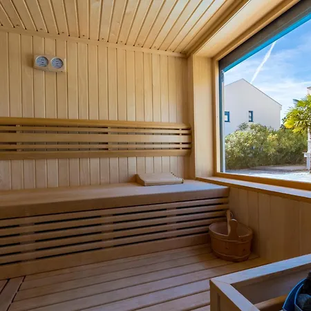 Modern Christian With Pool, Sauna, And Jacuzzi, 10 Min Walk From The Villa Malinska