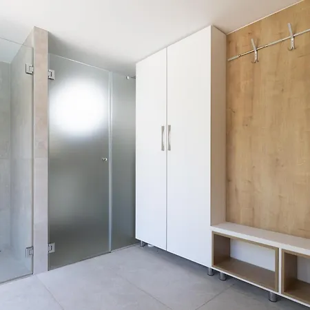 Villa Modern Christian With Pool, Sauna, And Jacuzzi, 10 Min Walk From The Malinska