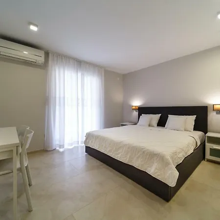 Modern Christian With Pool, Sauna, And Jacuzzi, 10 Min Walk From The Villa