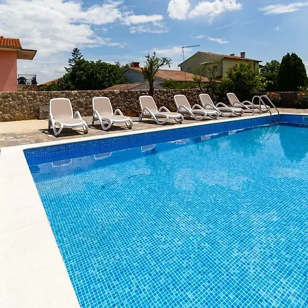 Modern Christian With Pool, Sauna, And Jacuzzi, 10 Min Walk From The Villa *