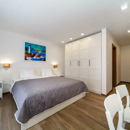Modern Christian With Pool, Sauna, And Jacuzzi, 10 Min Walk From The Villa *