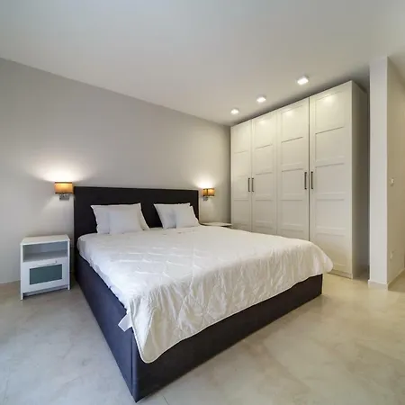 Modern Christian With Pool, Sauna, And Jacuzzi, 10 Min Walk From The Villa