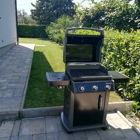 Modern Christian With Pool, Sauna, And Jacuzzi, 10 Min Walk From The Villa