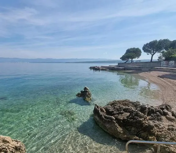 Modern Christian With Pool, Sauna, And Jacuzzi, 10 Min Walk From The Villa *