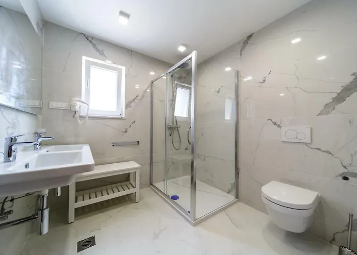 Villa Modern Christian With Pool, Sauna, And Jacuzzi, 10 Min Walk From The *