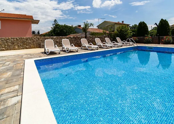Modern Christian With Pool, Sauna, And Jacuzzi, 10 Min Walk From The Villa *