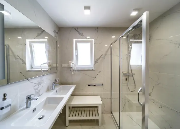 Modern Christian With Pool, Sauna, And Jacuzzi, 10 Min Walk From The Villa