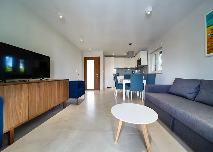 Modern Christian With Pool, Sauna, And Jacuzzi, 10 Min Walk From The Villa Malinska