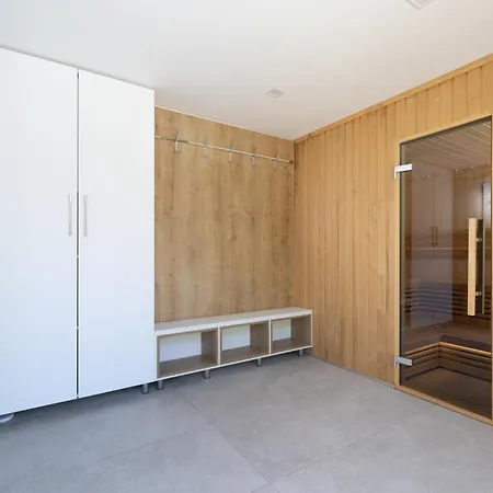فيلة Modern Christian With Pool, Sauna, And Jacuzzi, 10 Min Walk From The *