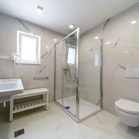 빌라 Modern Christian With Pool, Sauna, And Jacuzzi, 10 Min Walk From The *