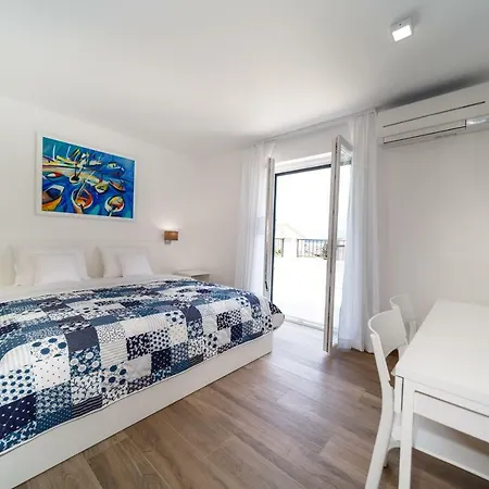 빌라 Modern Christian With Pool, Sauna, And Jacuzzi, 10 Min Walk From The
