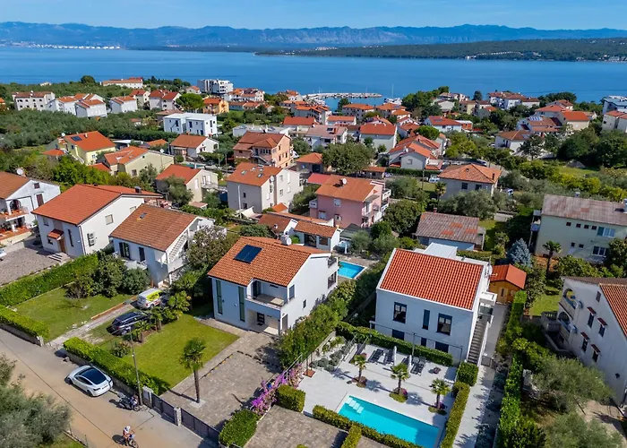 Vila Modern Christian With Pool, Sauna, And Jacuzzi, 10 Min Walk From The