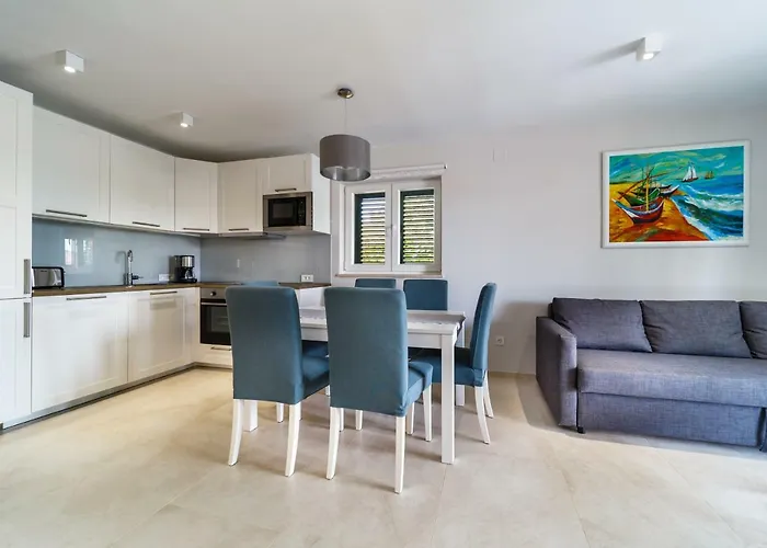 Vila Modern Christian With Pool, Sauna, And Jacuzzi, 10 Min Walk From The *