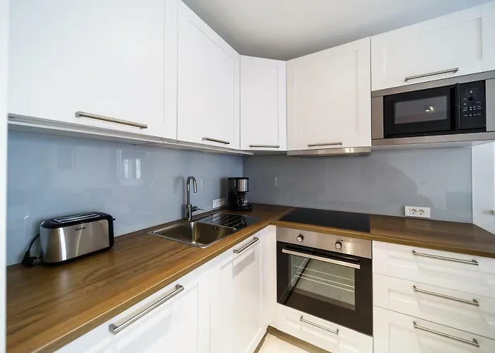 Vila Modern Christian With Pool, Sauna, And Jacuzzi, 10 Min Walk From The