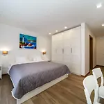 Modern Christian With Pool, Sauna, And Jacuzzi, 10 Min Walk From The ヴィラ *