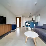 Modern Christian With Pool, Sauna, And Jacuzzi, 10 Min Walk From The ヴィラ マリンスカ