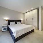 Modern Christian With Pool, Sauna, And Jacuzzi, 10 Min Walk From The ヴィラ