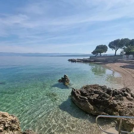 Modern Christian With Pool, Sauna, And Jacuzzi, 10 Min Walk From The Villa *