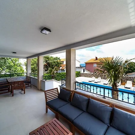 Modern Christian With Pool, Sauna, And Jacuzzi, 10 Min Walk From The Villa