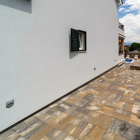 Modern Christian With Pool, Sauna, And Jacuzzi, 10 Min Walk From The